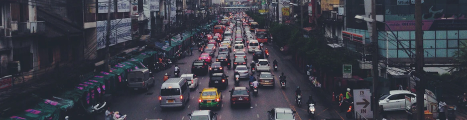 des-seo-faisant-la-queue-devant-un-backlink-gratuit